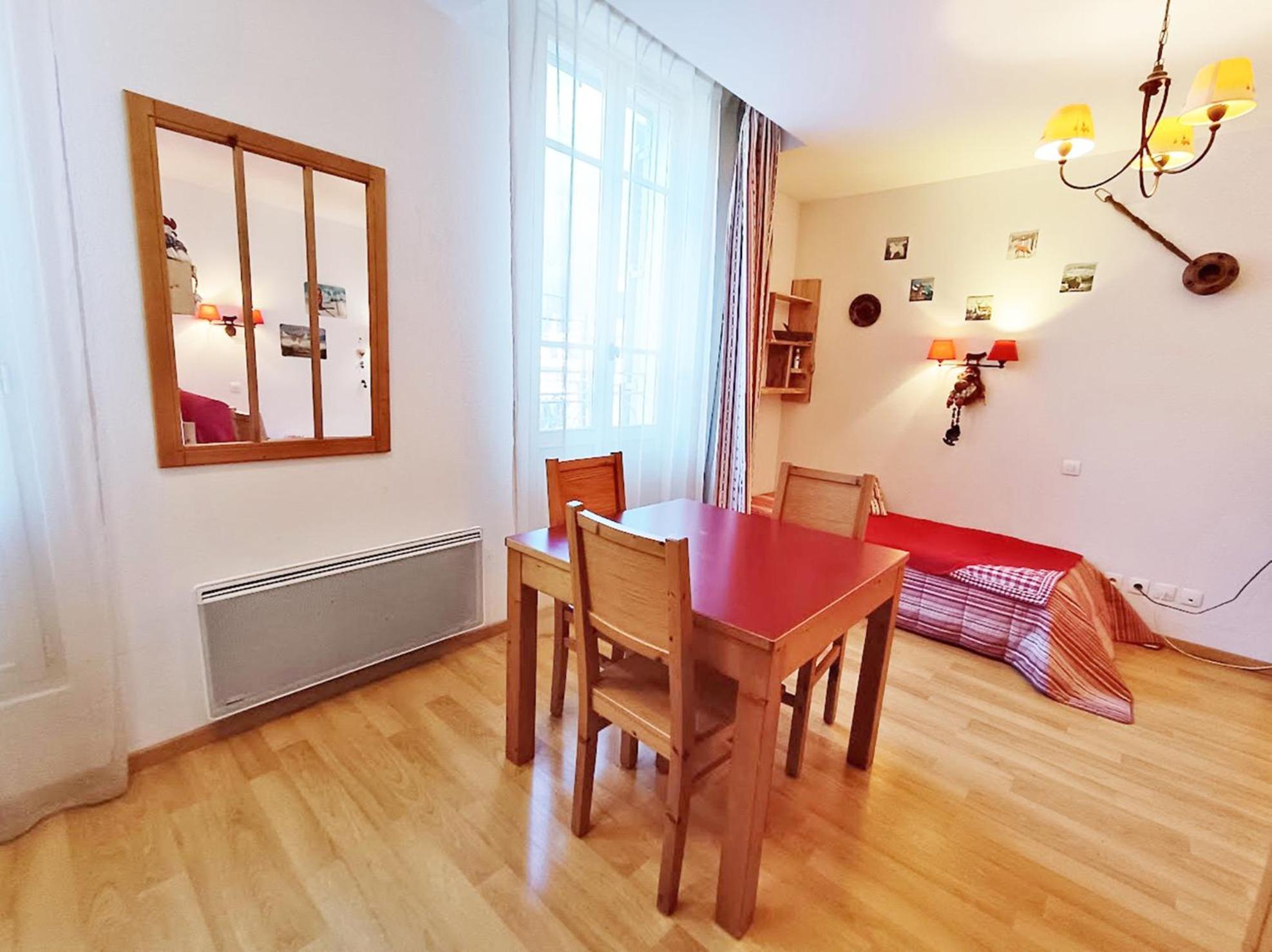 Le Bouquetin, Studio, Centre Luchon, Wifi, Casier A Skis, Ascenseur, 3 Personnes Bagnères-de-Luchon Eksteriør billede