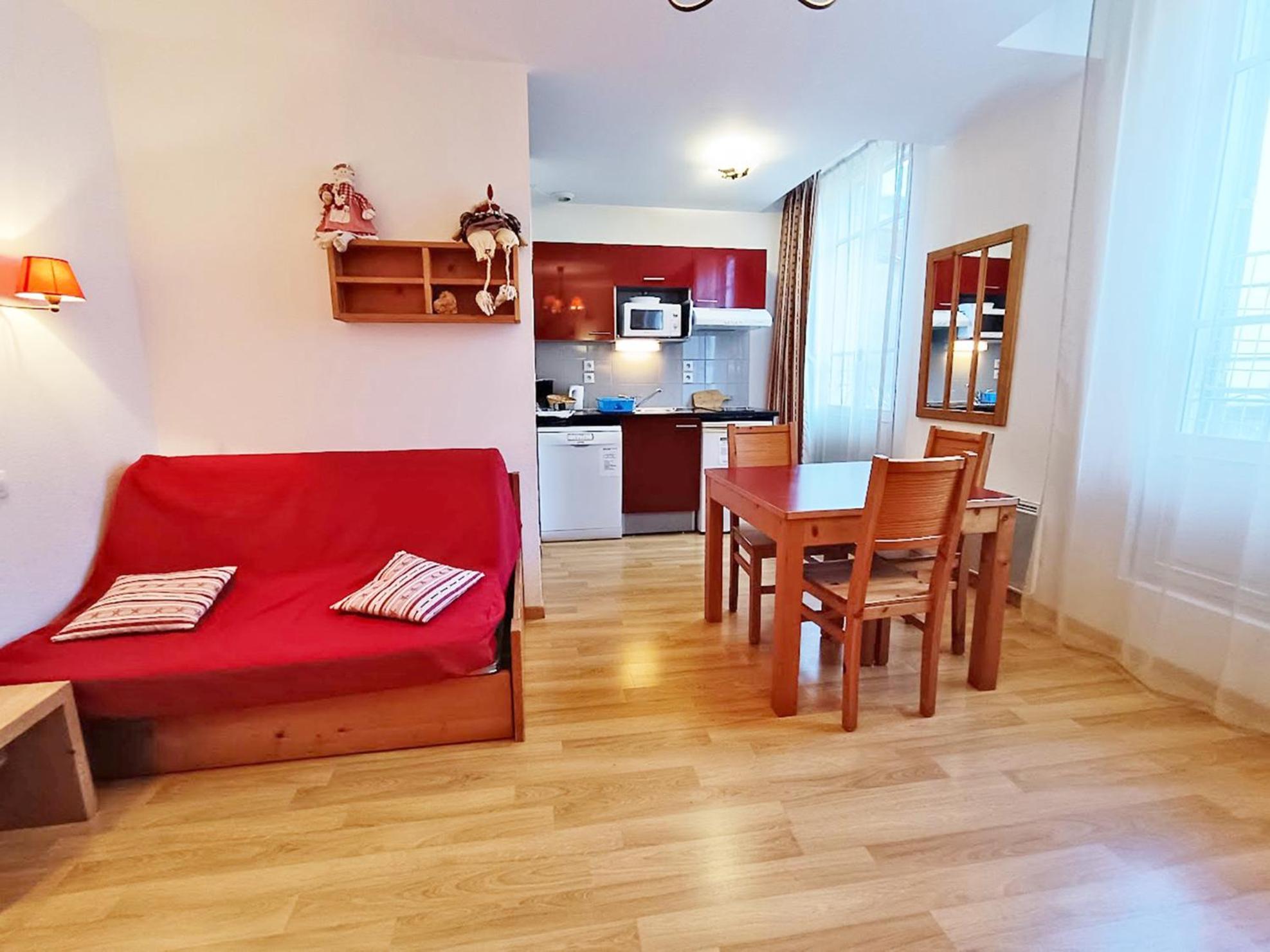 Le Bouquetin, Studio, Centre Luchon, Wifi, Casier A Skis, Ascenseur, 3 Personnes Bagnères-de-Luchon Eksteriør billede